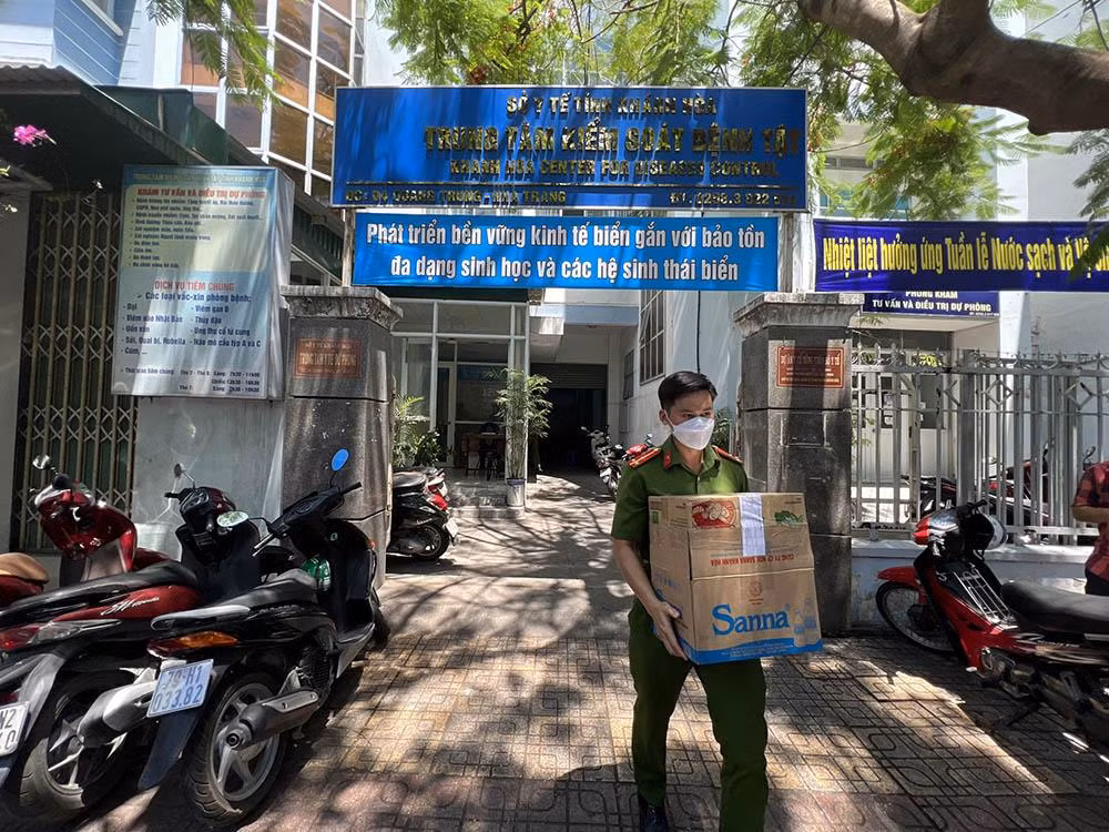 Từ khẳng định không liên quan đến bị khởi tố của Giám đốc CDC Khánh Hòa - Hình 4 Tu khang dinh khong lien quan den bi khoi to cua Giam doc CDC Khanh Hoa-Hinh-4