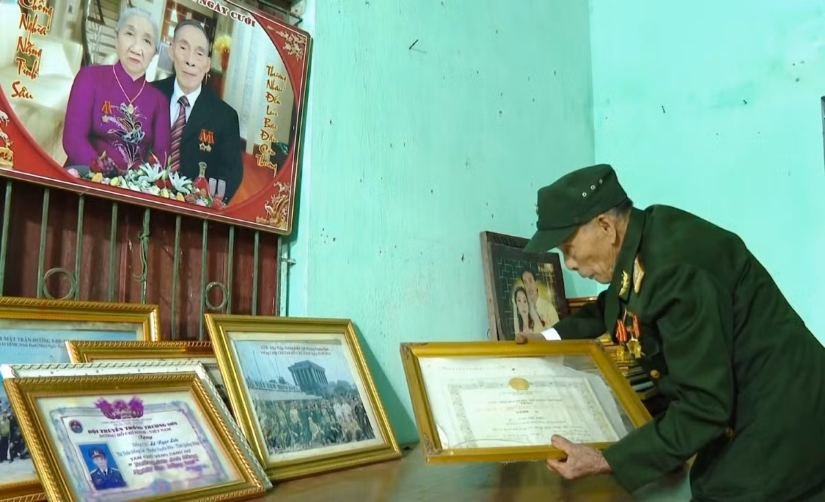 Xúc động nghe cựu chiến binh Điện Biên Phủ kể chuyện kéo pháo - Hình 3 Xuc dong nghe cuu chien binh Dien Bien Phu ke chuyen keo phao-Hinh-3