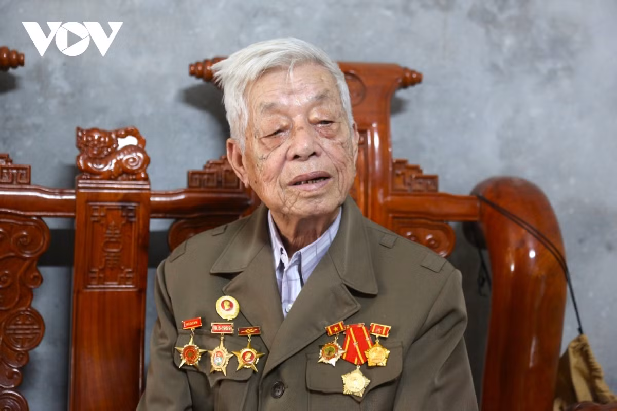 Xúc động nghe cựu chiến binh Điện Biên Phủ kể chuyện kéo pháo - Hình 2 Xuc dong nghe cuu chien binh Dien Bien Phu ke chuyen keo phao-Hinh-2