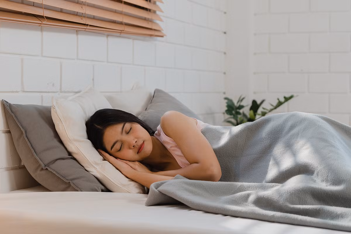 Về phần "sáng không kể giấc mơ", đây là một phong tục phản ánh quan niệm về giấc mơ trong văn hóa dân gian. Người xưa tin rằng, giấc mơ không chỉ là những trải nghiệm tâm linh mà còn được coi là điềm báo, dấu hiệu từ thế giới bên kia.