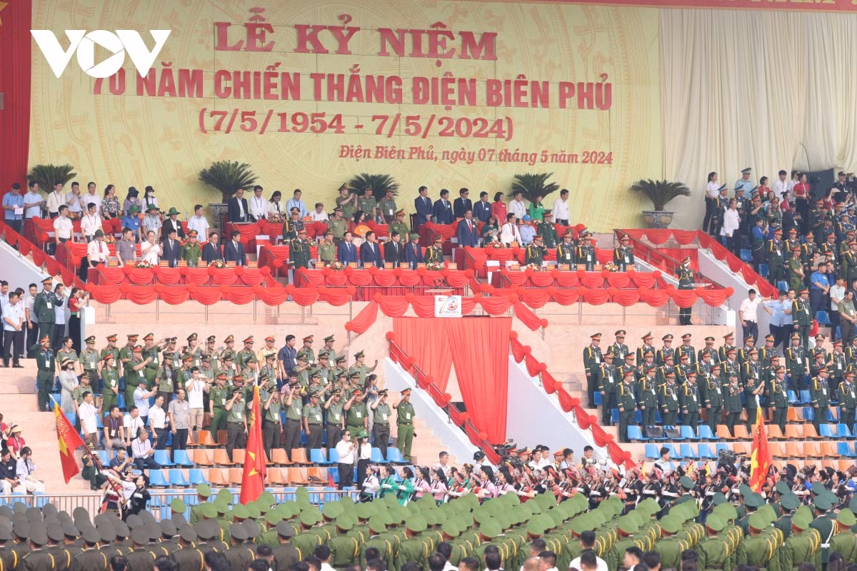 Dự Chương trình tổng duyệt diễu binh, diễu hành kỷ niệm 70 năm Chiến thắng Điện Biên Phủ có sự tham dự của Trưởng Ban Tuyên giáo Trung ương Nguyễn Trọng Nghĩa; Phó Thủ tướng Trần Hồng Hà; Bộ trưởng Bộ VHTTDL Nguyễn Văn Hùng; Thượng tướng Trần Quốc Tỏ, Thứ trưởng Bộ Công an; Thượng tướng Võ Minh Lương, Thứ trưởng Bộ Quốc phòng; ông Phan Xuân Thủy, Phó Trưởng Ban Tuyên giáo Trung ương; Bí thư tỉnh ủy Điện Biên Trần Quốc Cường; ông Nguyễn Sỹ Hiệp, Phó Chủ nhiệm VPCP; ông Nguyễn Thanh Lâm, Thứ trưởng Bộ TT&amp;TT... và lãnh đạo các ban, bộ, ngành Trung ương và địa phương.