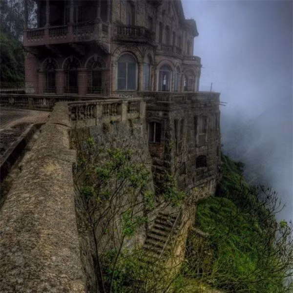 Khách sạn El Hotel del Salto - Colombia là một điểm đến thu hút những nhà thám hiểm hơn là những người muốn nghỉ dưỡng.