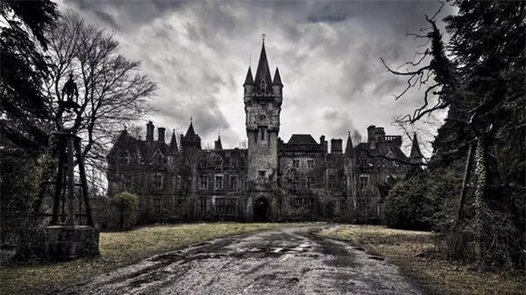 Lâu đài Chateau Miranda - Celles, Bỉ.