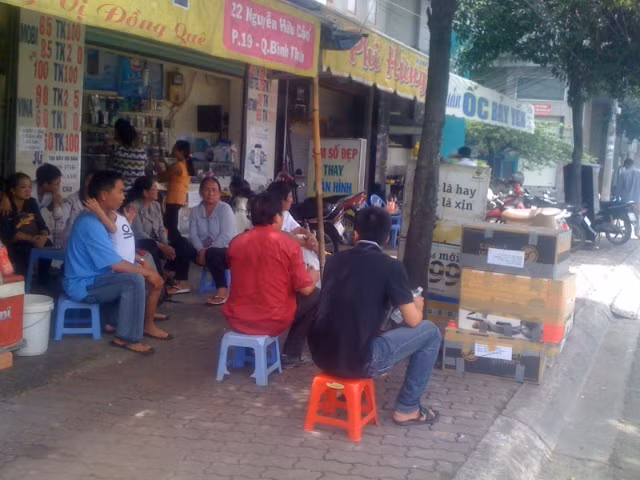 Hàng chục hành khách trên xe được một phen hoảng loạn.