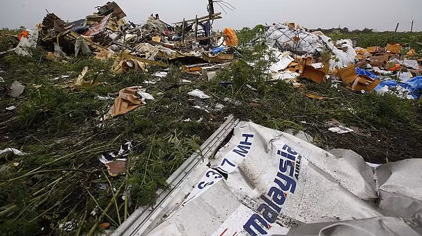 Hiện trường vụ bắn hạ máy bay MH17.