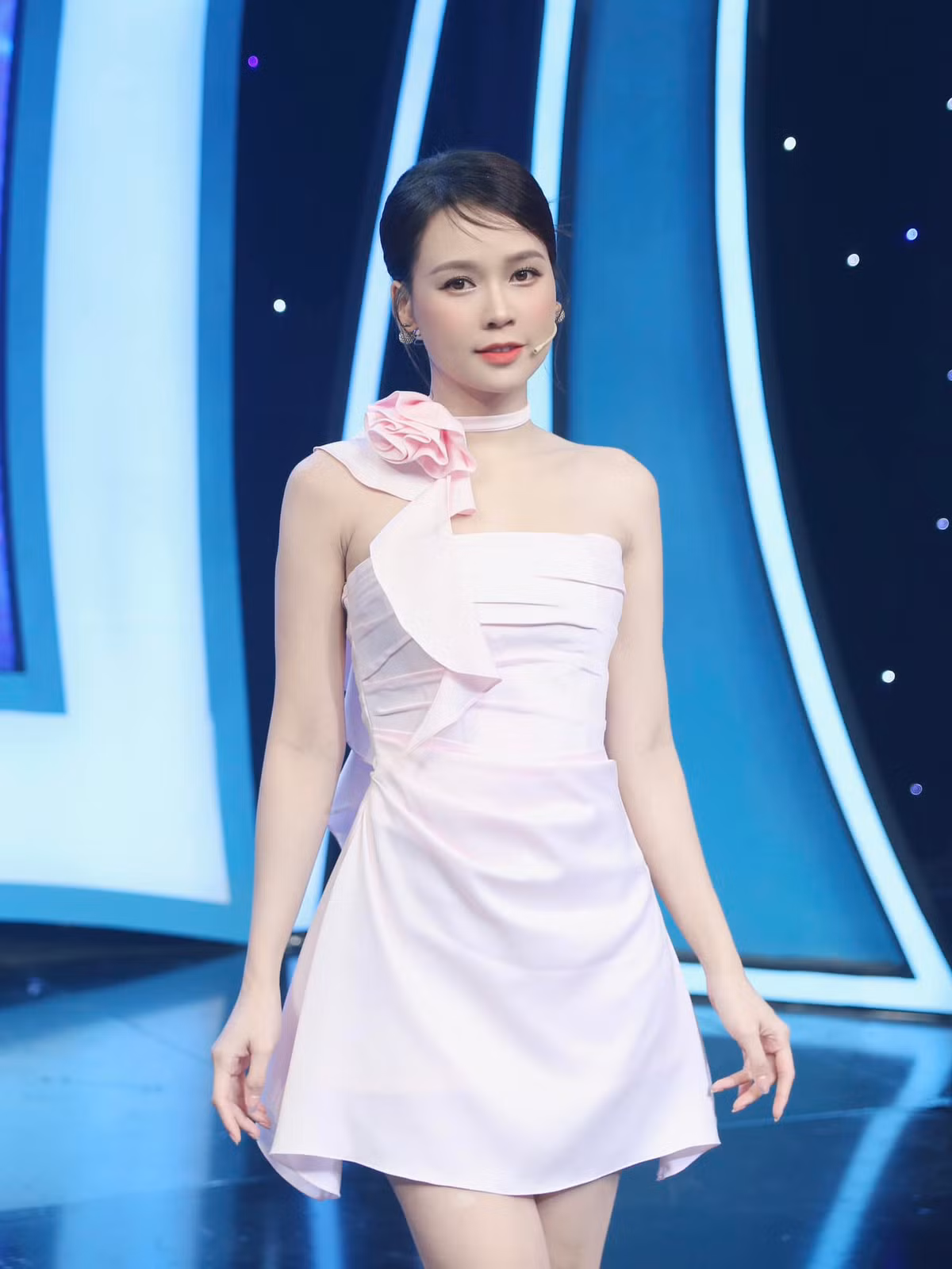 5 cô dâu xinh đẹp của showbiz Việt đợi lên xe hoa cuối năm 2023 - Hình 10 5 co dau xinh dep cua showbiz Viet doi len xe hoa cuoi nam 2023-Hinh-10