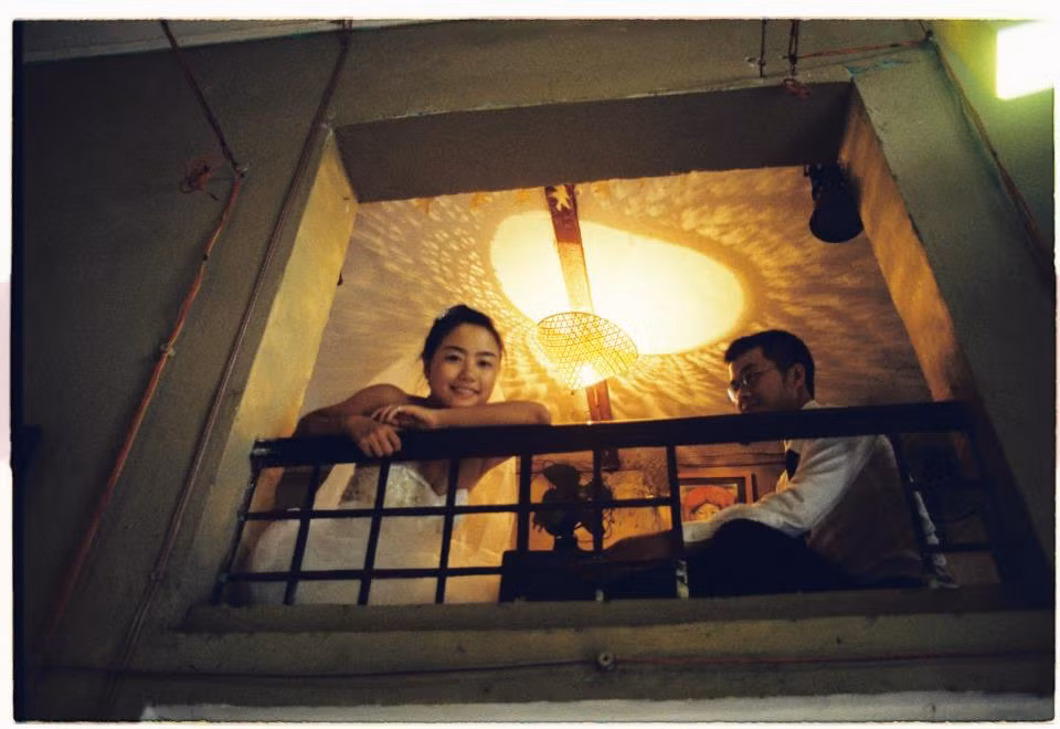 Nhiều cặp đôi còn mượn không gian Xoan cafe để chụp ảnh cưới, ghi lại khoảnh khắc hạnh phúc nhất cuộc đời mình.