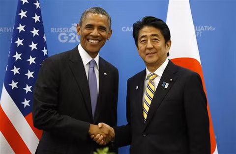Tổng thống Mỹ Obama (trái) quyết ủng hộ đồng minh ruột Nhật Bản.