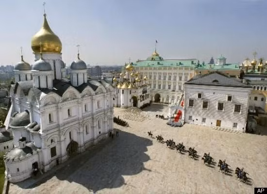 Điện Kremlin cũng là một trong những phần cổ nhất của thành phố và hiện là trụ sở của các cơ quan tối cao nhất của chính quyền Nga; đồng thời là nơi ở của Tổng thống Nga. Đây cũng là một trong những kiến trúc lịch sử-nghệ thuật độc đáo, cổ kính.