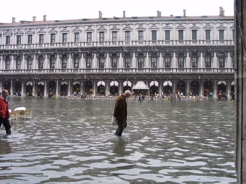 Lũ lụt xảy ra định kỳ tại thành phố lãng mạn nhất châu Âu, Venice và thị trấn lân cận Chioggia vào mùa thu và mùa xuân.