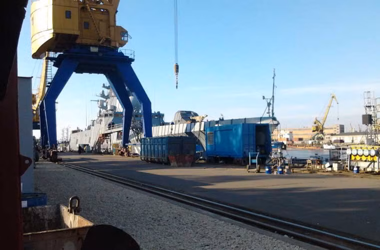 Trên một số trang mạng diễn đàn quốc tế gần đây đã đăng tải một vài bức ảnh mới nhất về dự án đóng tàu hộ vệ Đô đốc Gorshkov thuộc Project 22350 của Hải quân Nga. Đây là một trong những dự án quan trọng của kế hoạch hiện đại hóa toàn diện Hải quân Nga.