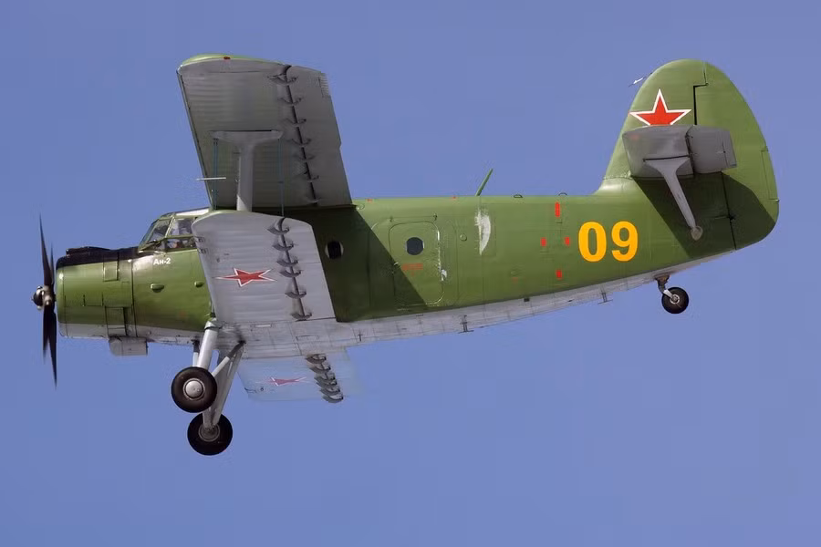 Chiếc máy bay hai tầng cánh được điều đến các vị trí phòng không của Armenia cùng với UAV cảm tử, và khi tên lửa phòng không phản ứng, chúng sẽ bị tấn công ngay lập tức do để lộ vị trí. Theo Topwar.