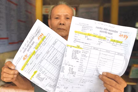 Nhân bản xét nghiệm tại BV ĐK Hoài Đức (Hà Nội). Ảnh: TTO