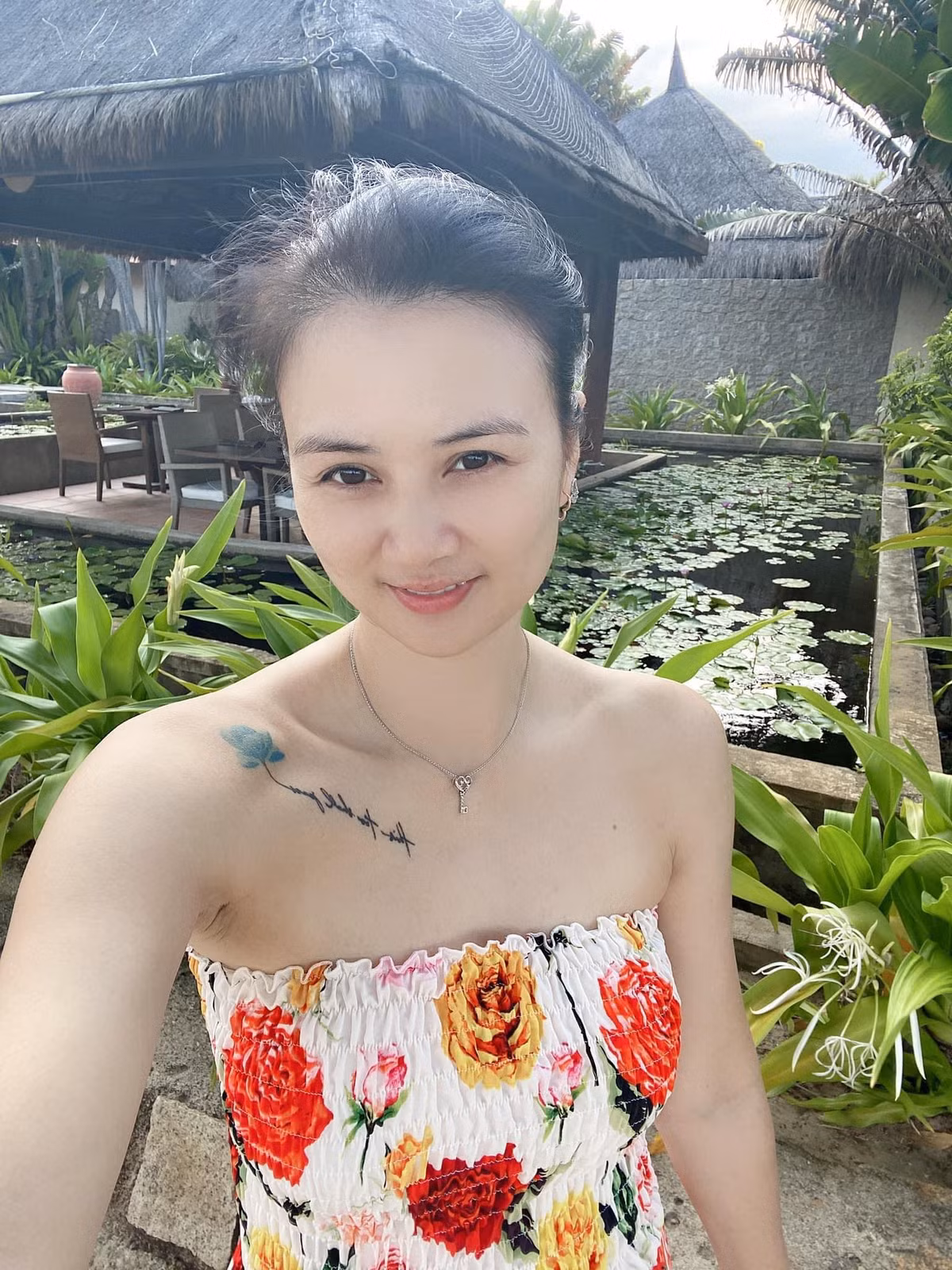 “Hoa khôi bóng chuyền” Kim Huệ gây bất ngờ khi mặc suit hay bikini - Hình 2 “Hoa khoi bong chuyen” Kim Hue gay bat ngo khi mac suit hay bikini-Hinh-2