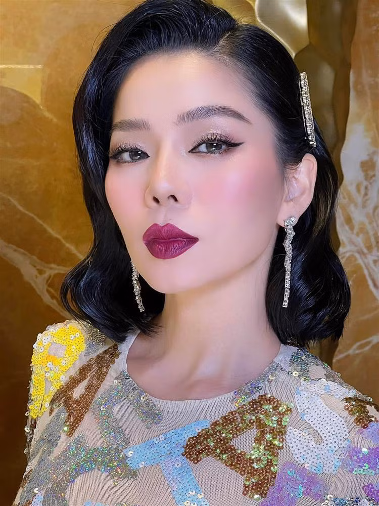 Le Quyen trang diem nhu dien tuong khi vi vu chau Au voi tinh tre-Hinh-5