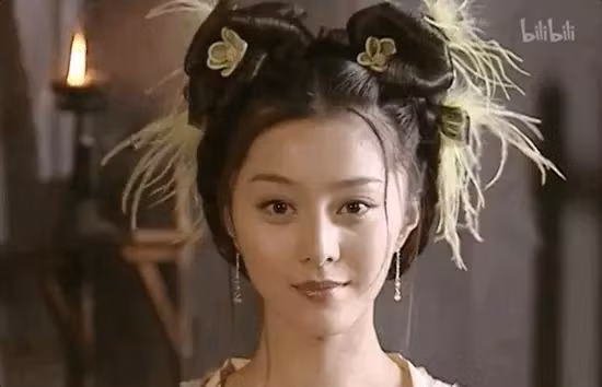 Pham Bang Bang tung dong Mong Hoa Luc, dep bo xa Luu Diec Phi-Hinh-2