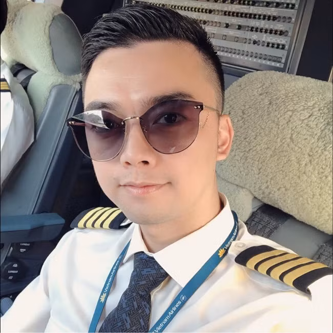 Sau khi trưởng thành, Hà Duy không theo đuổi con đường diễn xuất mà ngược lại anh được gia đình định hướng trở thành phi công. Anh hiện là cơ phó của một hãng hàng không nổi tiếng.