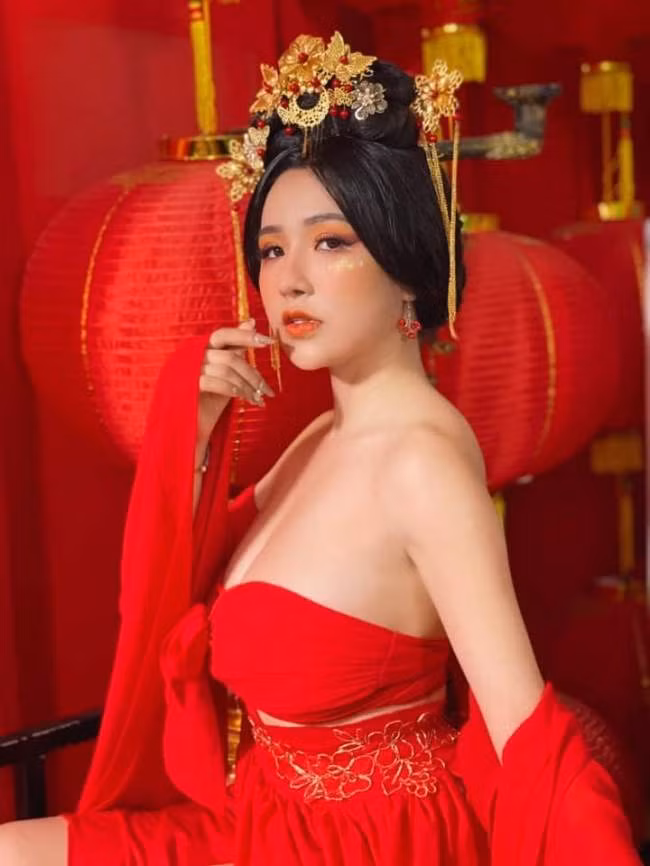 “Ba trum nong san” Binh Thuan, “nu dai gia BDS mien Tay” chuong vay, bikini ho bao