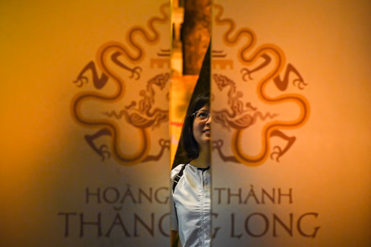 Chị Phương (Hà Nội) cho biết việc tham quan di tích Hoàng Thành Thăng Long vào buổi đêm là một trải nghiệm rất khác lạ, thú vị.