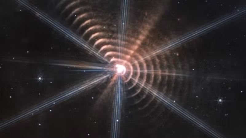 Trước hình ảnh độc đáo do kính viễn vọng không gian James Webb của NASA chụp được, các nhà khoa học bắt tay vào giải thích hiệu ứng này xảy ra như thế nào.