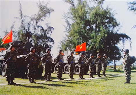 BTR-60 của lữ đoàn Hải quân đánh bộ 101.