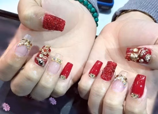 Chi em hao huc khoe nail sang chanh don Tet, 500 anh em meo mat