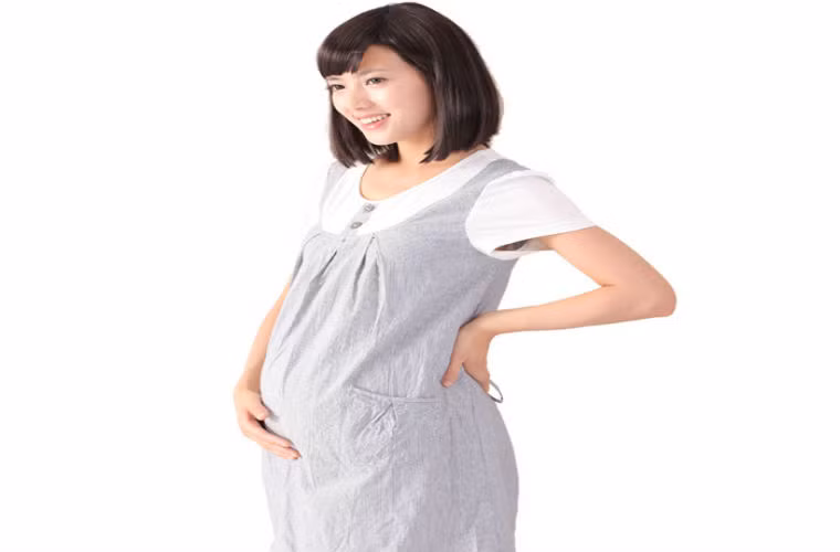 Chế độ ăn uống không cân bằng: Trong quá trình mang thai, cần phải đủ lượng máu cần thiết mới có thể cung cấp đủ lượng máu cho thai nhi và cơ thể mẹ. Nếu chế độ dinh dưỡng của mẹ bầu nghèo nàn và cân bằng, không uống đủ nước sẽ dẫn đến tình trạng thiếu máu nên gây ra chứng tê cóng tay chân vào mùa đông.