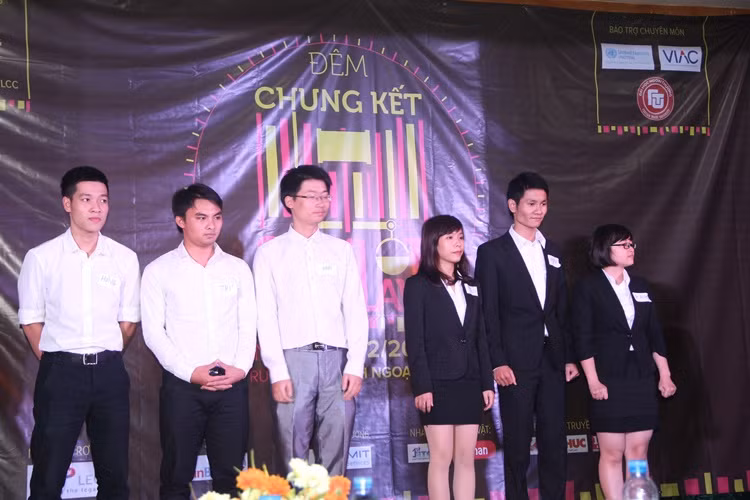 Đội giải nhì là Big Teo (phải, đã đạt số điểm là 472), nhận giải thưởng trị giá 2 triệu đồng), còn đội giành ngôi vị Quán quân là SoLovely (trái, với tổng số điểm 503 và nhận giải thưởng trị giá 3 triệu đồng).