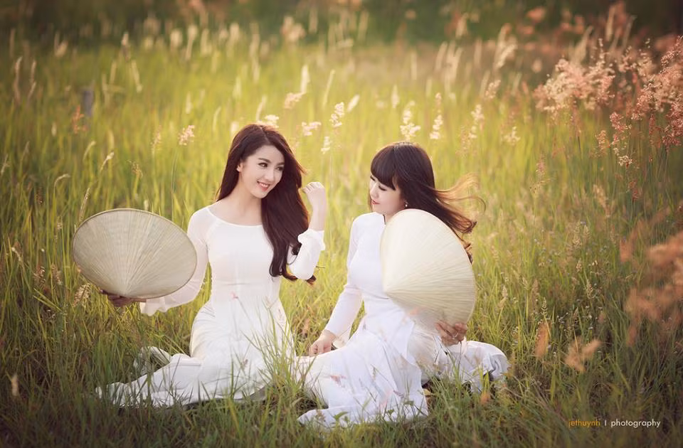Nụ cười rạng rỡ trong ánh nắng mai.