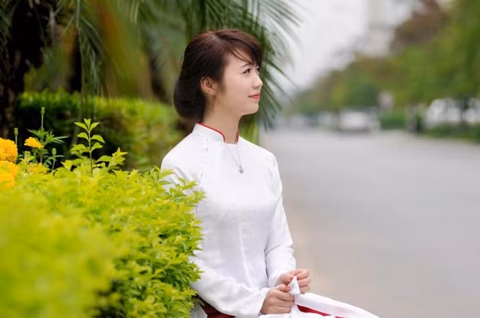 Chút ngẩn ngơ của con gái.