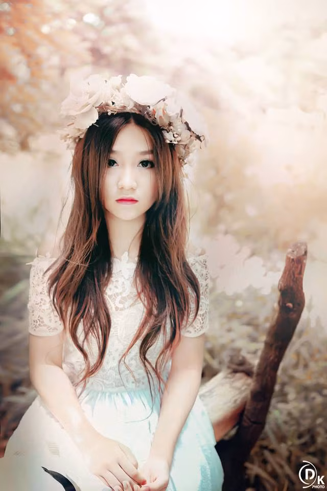 Sinh năm 1995, tại Thái Nguyên, cô bạn có nickname "Kiều Anh" cũng đang khiến cư dân mạng phải "nghiêng ngả" trước vẻ đẹp như "thiên thần" của mình.