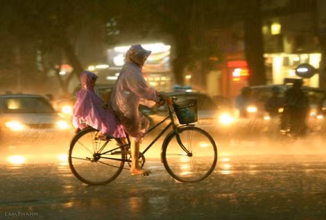 "Mẹ không có ôtô, mẹ không có xe máy, nhưng được nấp sau lưng mẹ là hạnh phúc nhất đời con"