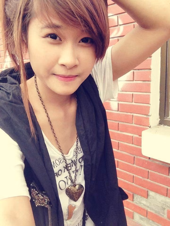 Sinh sống tại Hải Dương, cô bạn có nickname Anna Đặng hiện đang thu hút hơn 35.000 lượt người đăng ký theo dõi trên trang cá nhân.