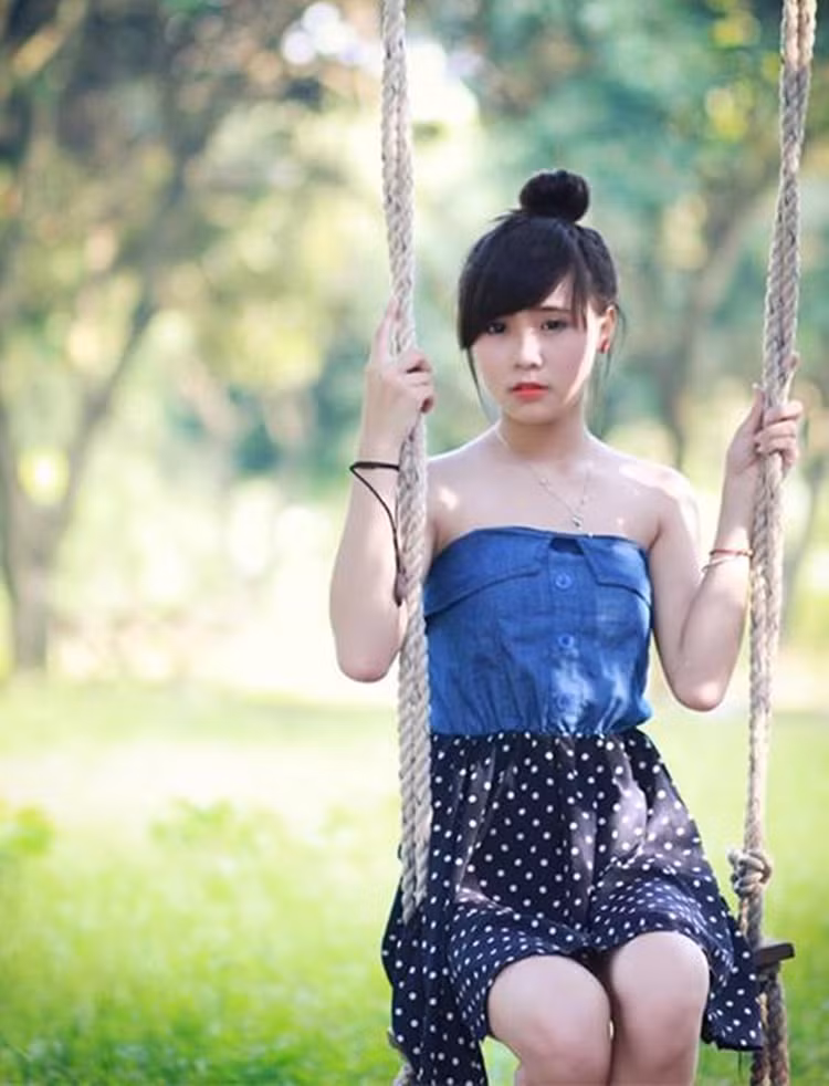 Thúy Kiều chia sẻ: "Em yêu thích chụp ảnh lắm. Trước đây em có làm người mẫu ảnh cho một số cửa hàng thời trang ở Hà Nội, nhưng giờ do phải tập trung vào việc học, nên chỉ em thỉnh thoảng mới đi chụp ảnh được".