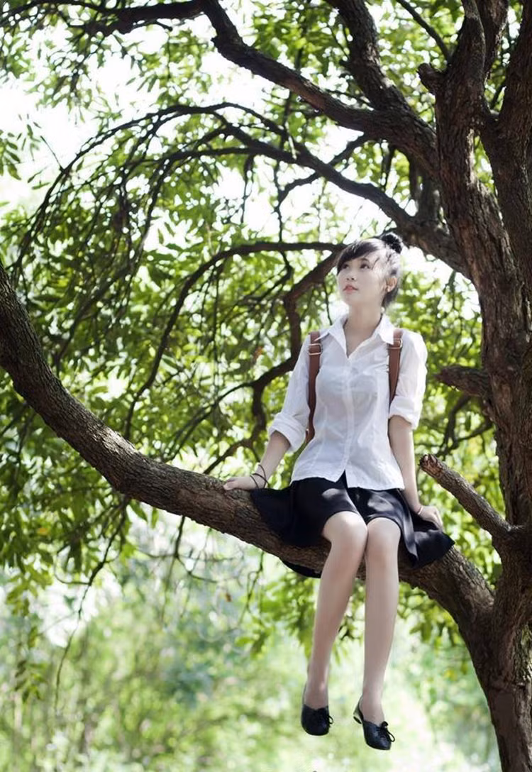 Vẻ đẹp hồn nhiên, trong sáng của tuổi học trò.