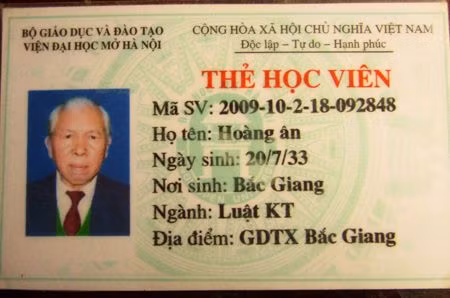 Thẻ học viên của cụ Ân.