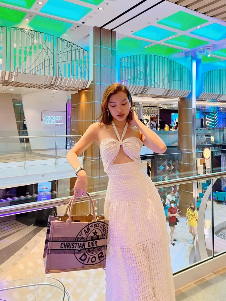 Để có dung mạo xinh đẹp như hiện tại, cô đã dùng phương pháp làm đẹp hiện đại được nhiều người lựa chọn.