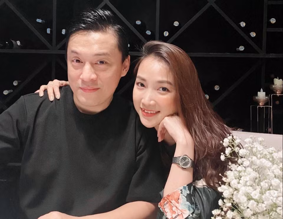Phía sau hôn nhân của các sao nam lấy vợ kém hàng chục tuổi - Hình 4 Phia sau hon nhan cua cac sao nam lay vo kem hang chuc tuoi-Hinh-4