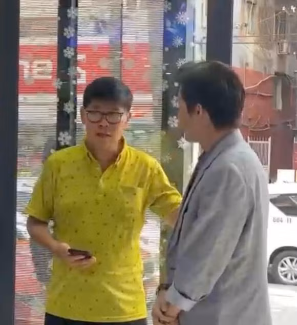 Phước Sang xuất hiện tại sự kiện giải trí, dung mạo thế nào? - Hình 4 Phuoc Sang xuat hien tai su kien giai tri, dung mao the nao?-Hinh-4