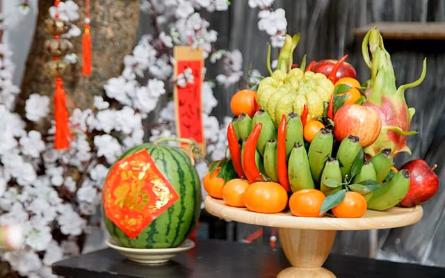 Mâm ngũ quả ngày Tết cứ thế đặt lên bàn thờ, chuyên gia... lắc đầu - Hình 3 Mam ngu qua ngay Tet cu the dat len ban tho, chuyen gia... lac dau-Hinh-3
