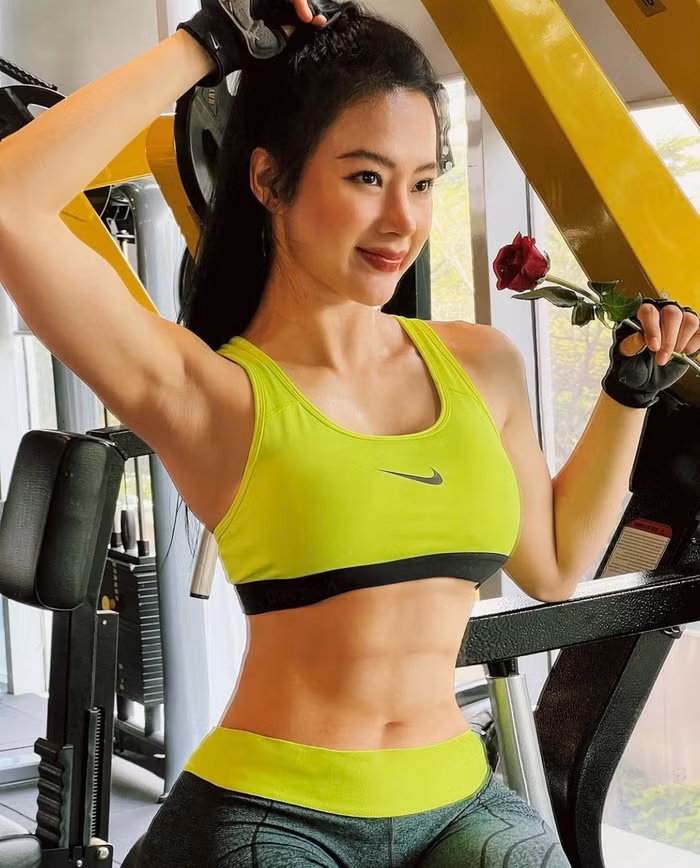 Tu 'ba me nhi', Angela Phuong Trinh hoa than thanh 'nu hoang co bap'-Hinh-4