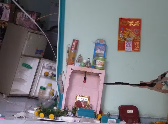 Nhiều tài sản như máy móc, vật dụng...trong nhà bà Con bị hư hỏng hoàn toàn