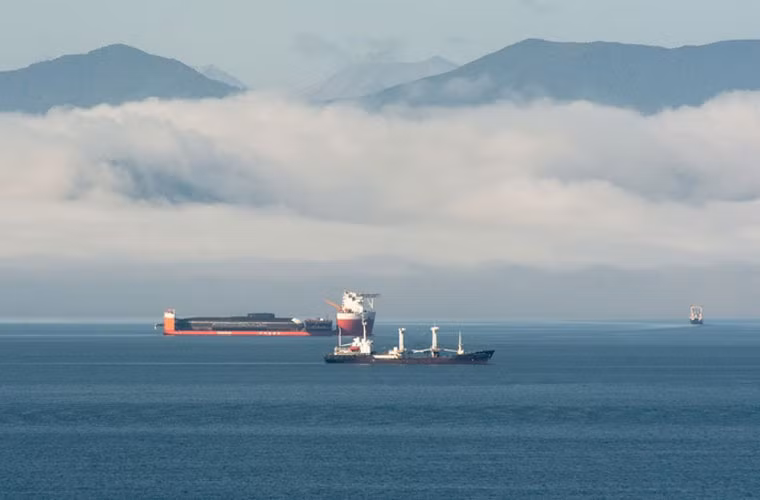 Project 949A Antey (NATO định danh là lớp Oscar II) có lượng giãn nước khi lặn 19.400 tấn, dài 155m, trang bị 4 ống phóng ngư lôi 533mm và 2 ống phóng 650mm cho phép bắn ngư lôi, tên lửa chống ngầm. Đặc biệt, tàu được trang bị 24 ống phóng ngiêng chứa tên lửa hành trình diệt hạm siêu thanh P-700 Granit.