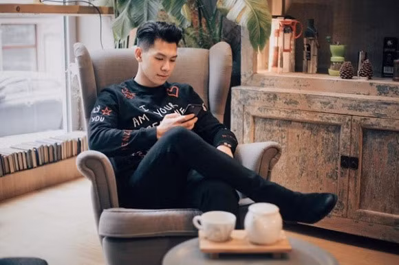 Ngoài ra, anh chàng này cũng hay check in tại nhiều nơi sang chảnh.