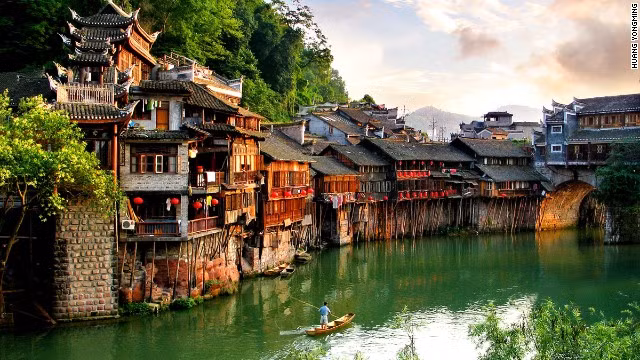 Phố cổ Phượng hoàng của Trung Quốc thu hút đông đảo du khách hàng năm.