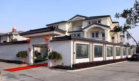 Căn biệt thự sang trọng nhà chú rể.