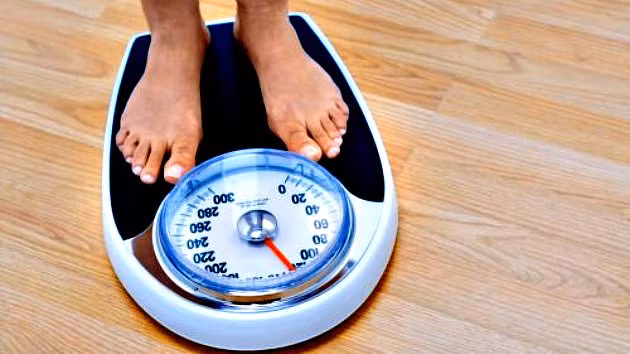  3. Duy trì trọng lượng khỏe mạnh: Thừa cân và béo phì tăng nguy cơ ung thư vú, đặc biệt là sau thời kỳ mãn kinh, theo ông Eluned. Theo Trung tâm Nghiên cứu Ung thư Fred Hutchinson ở Seattle (Mỹ), phụ nữ thừa cân nếu thực hiện thành công việc giảm cân sẽ có ít hơn 50% nguy cơ phát triển bệnh ung thư vú.