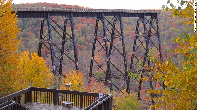Với chiều cao 92 m và chiều dài 626 m, cây cầu cạn Kinzua bắc qua thung lũng Kinzua ở tiểu bang Pennsylvania (Mỹ) được xem là một kì quan thứ 8 của thế giới vào những năm 1882. Sau hàng thế kỷ, cây cầu hùng vĩ này hiện được xây dựng lại nhằm làm điểm du lịch, nơi đi bộ trên không cho biết bao du khách gần xa. Với thiết kế ban đầu bằng sắt, nó được xem là cây cầu cạn cao nhất và dài nhất tại thời điểm nó được xây dựng.