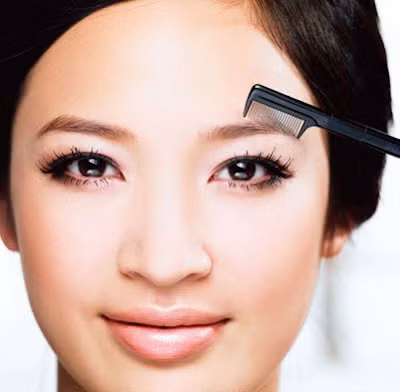 Nếu sống mũi thấp, sơn căn (khoảng cách giữa hai đầu lông mày) không nổi rõ thì sẽ ảnh hưởng đến đường con cái. Sinh con gái thì tốt, sinh con trai xấu.