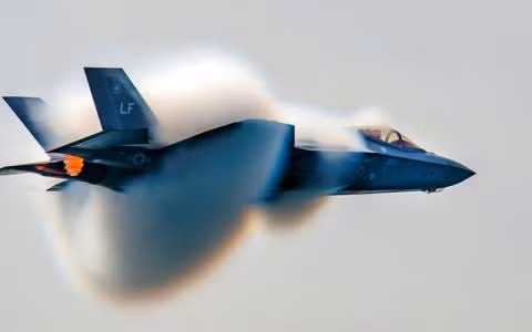Dang cap cua chien dau co F-35 vuot xa Su-57